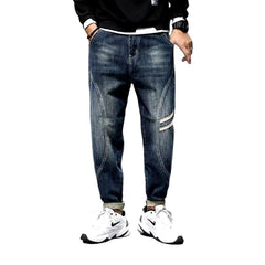 Herrenjeans mit zwei bestickten Bändern