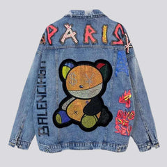 Chaqueta vaquera con estampado de osos e inscripciones