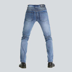 Vaqueros biker de hombre azul claro