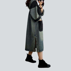 Vestido vaquero de patchwork con capucha