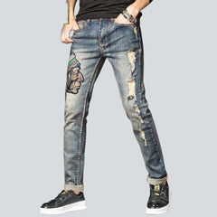 Vaqueros para hombre con bordado de cabeza india