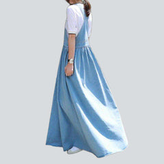 Vestido vaquero acampanado con tirantes