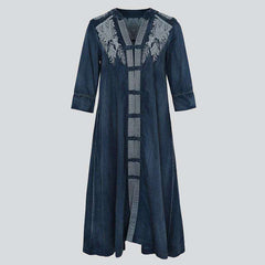 Vestido vaquero con bordado chino hasta media pantorrilla