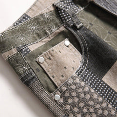 Herrenjeans mit Patchwork-Print