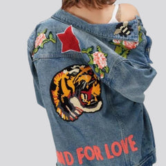 Chaqueta vaquera con estrella roja para mujer