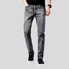 Vaqueros finos de hombre con lavado vintage