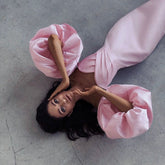 Smiley-Midikleid aus Satin mit Puffärmeln