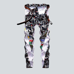 Jeans für Herren mit Inside-Out-Buchstabendruck