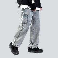 Vaqueros con amplio bolsillo lateral