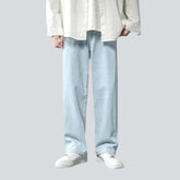 Lockere Jeanshosen im koreanischen Streetwear-Stil