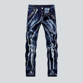 Herrenjeans aus Leder mit Nietenstickerei