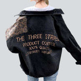 Jeansjacke mit Leoparden-Patch und Aufschrift