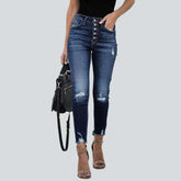 Leicht gewaschene, zerrissene Damenjeans