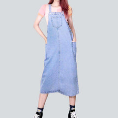 Vestido largo de mezclilla con lavado claro