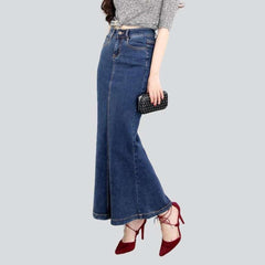 Falda vaquera larga de mujer con corte trompeta
