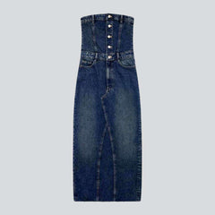 Vestido vaquero sin tirantes con lavado medio