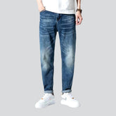 Herrenjeans mit mittlerer Taille und mittlerer Waschung
