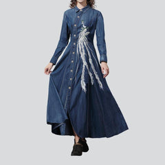 Vestido de mezclilla con bordado de pintura