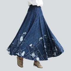 Falda vaquera maxi acampanada de estilo bohemio