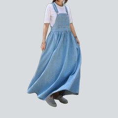 Vestido vaquero acampanado con tirantes