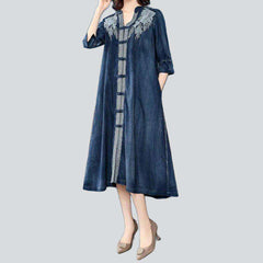 Vestido vaquero con bordado chino hasta media pantorrilla