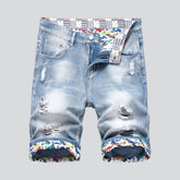 Zerrissene Jeansshorts mit bemaltem Saum