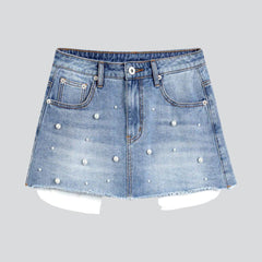 Stilvoller Jeansrock mit Perlenverzierung