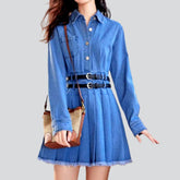 Plissiertes Jeanskleid mit ungesäumtem Saum