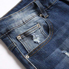 Vaqueros de hombre con parches de colores elegantes