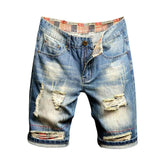 Hellblaue Distressed-Jeansshorts
