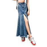 Falda vaquera con abertura y dobladillo rasgado