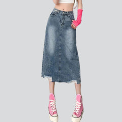 Falda vaquera lijada con dobladillo desgastado