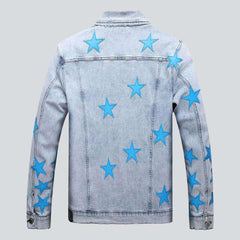 Leichte Jeansjacke mit blauen Sternen