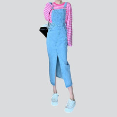 Vestido vaquero con abertura y tirantes