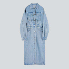 Hellblauer langer Jeansmantel