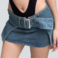 Falda vaquera con capas y cinturón