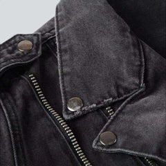 Chaqueta vaquera de motociclista desgastada para hombre