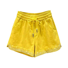 Jeansshorts mit farbigem Strasssaum