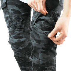 Vaqueros biker de mujer con estampado de camuflaje gris