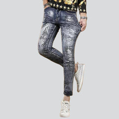 Vaqueros de hombre pintados con dobladillo sin rematar