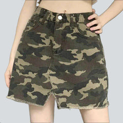 Mini-Jeansrock mit Schlitz und Camouflage-Muster