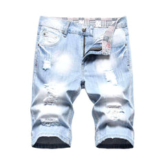 Zerrissene Jeansshorts in heller Waschung