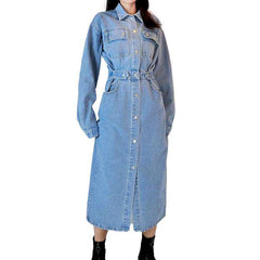 Hellblauer langer Jeansmantel