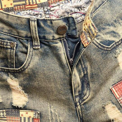 Zerrissene Jeansshorts mit Vintage-Stickerei