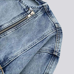Chaqueta vaquera corta con cremallera asimétrica