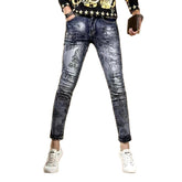 Vaqueros de hombre pintados con dobladillo sin rematar