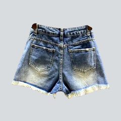 Jeansshorts mit sichtbaren Taschen im Lagenlook
