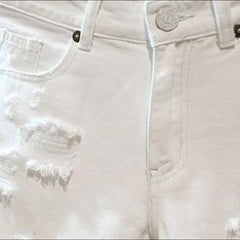 Pantalones cortos vaqueros desgastados para hombre blanco