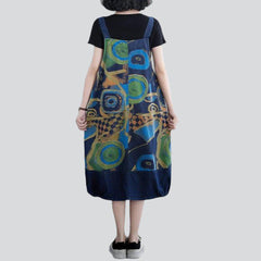 Elegante vestido de mezclilla con estampado de pintura
