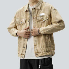 Sandfarbene Jacke mit Rückendruck